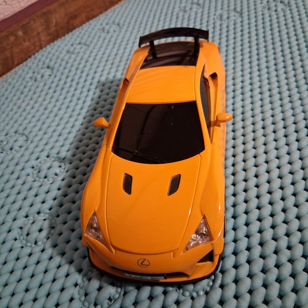 LEXUS SCALE 1:24 - Picture 2 of 5